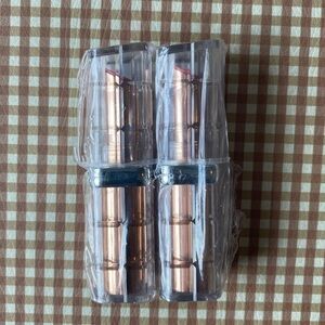 Set of 2 L'Oréal guava‎ plump lipsticks.
NEW. SEALED